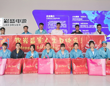 爱随春至，，，，，，情暖南宫NG28！